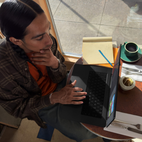 Apple MacBook Pro 14" (M3 Pro 12C CPU, 18C GPU, 2023) 18 ГБ, 1 ТБ SSD, «чёрный космос» фото 6